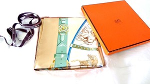 Scarf-HERMES-Authentic-High-Quality-034-CHEVAUX-de-TRAIT-SUPERB-Never-WORN
