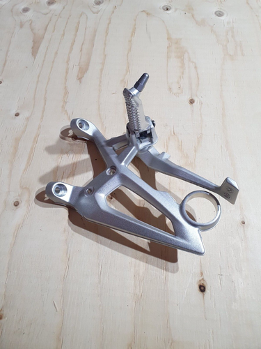 BMW S 1000 R 2021-2023 (S1000R K63) Footrest Hanger / Bracket Set Front Right - Picture 3 of 14