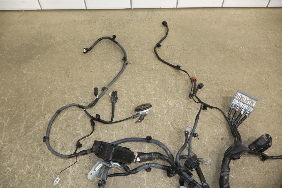 Коробка предохранителей/ремень безопасности двигателя 2012-2015 Mitsubishi Lancer Evolution Evo X MR - Изображение 4 из 4