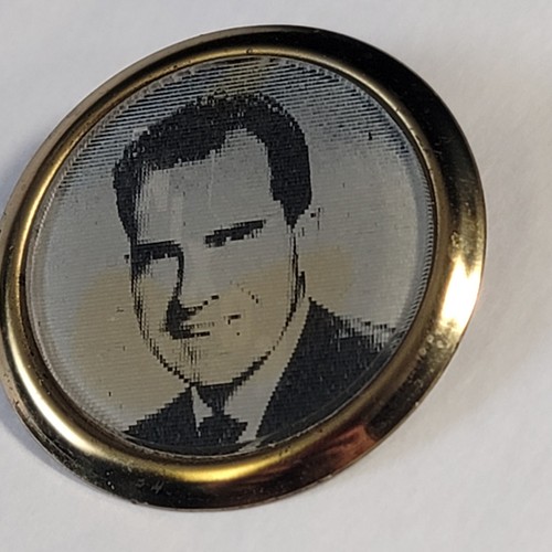 Richard Nixon Lenticular Campaign Button - Picture 3 of 10