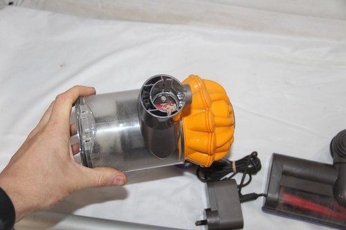 Dyson V6 Cordless Stick Vacuum Cleaner bundle battery, charger working M - Picture 6 of 16