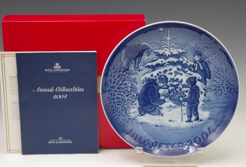 BING AND GRONDAHL PORCELAIN 2004 CHRISTMAS PLATE THE CHRISTMAS TREE NIB - Picture 2 of 5
