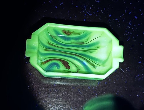 UV Akro Cream Color Agate ASHTRAY/Trinket Box /Colors: Cream, Crimson, & Blue. - Picture 8 of 9