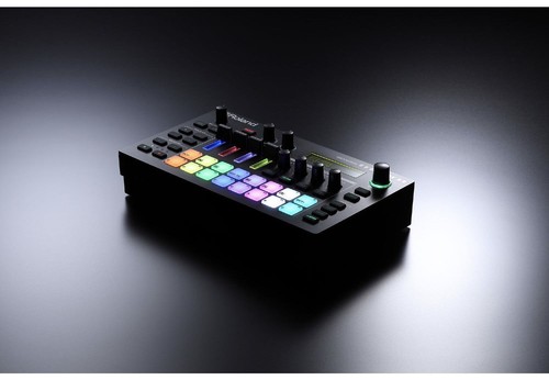 Roland MC-101 Groovebox - Picture 9 of 16