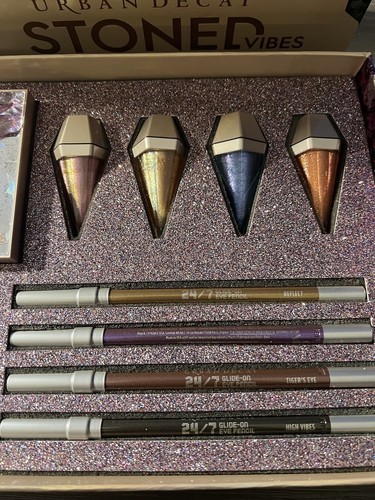 URBAN DECAY 10-Pc. Stoned Vibes Vault Gift Set. - Picture 5 of 11