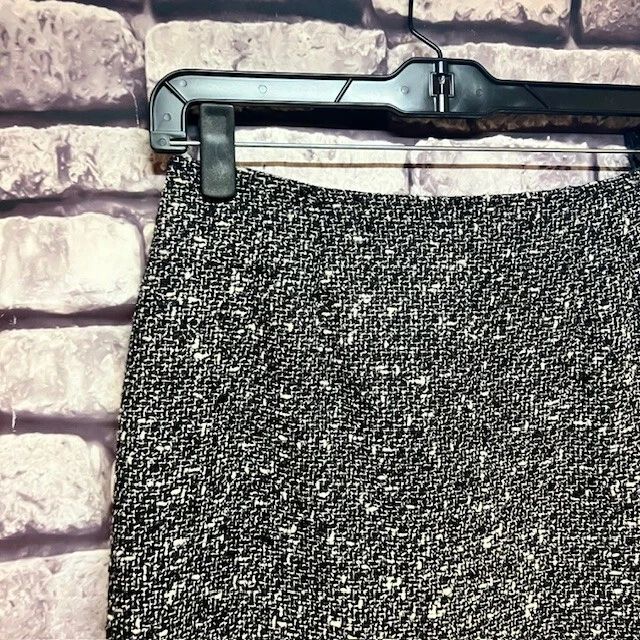 Ellen Tracy Black & White Tweed Skirt Size 8P - Image 2 of 4