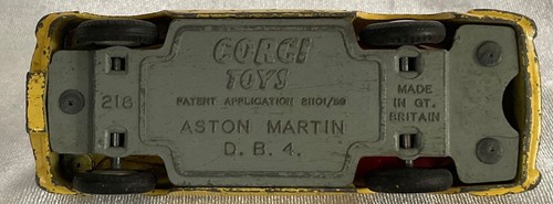 Corgi 218 Aston Martin DB4 yellow red interior concave hubs 1960 - 62 - Picture 5 of 5