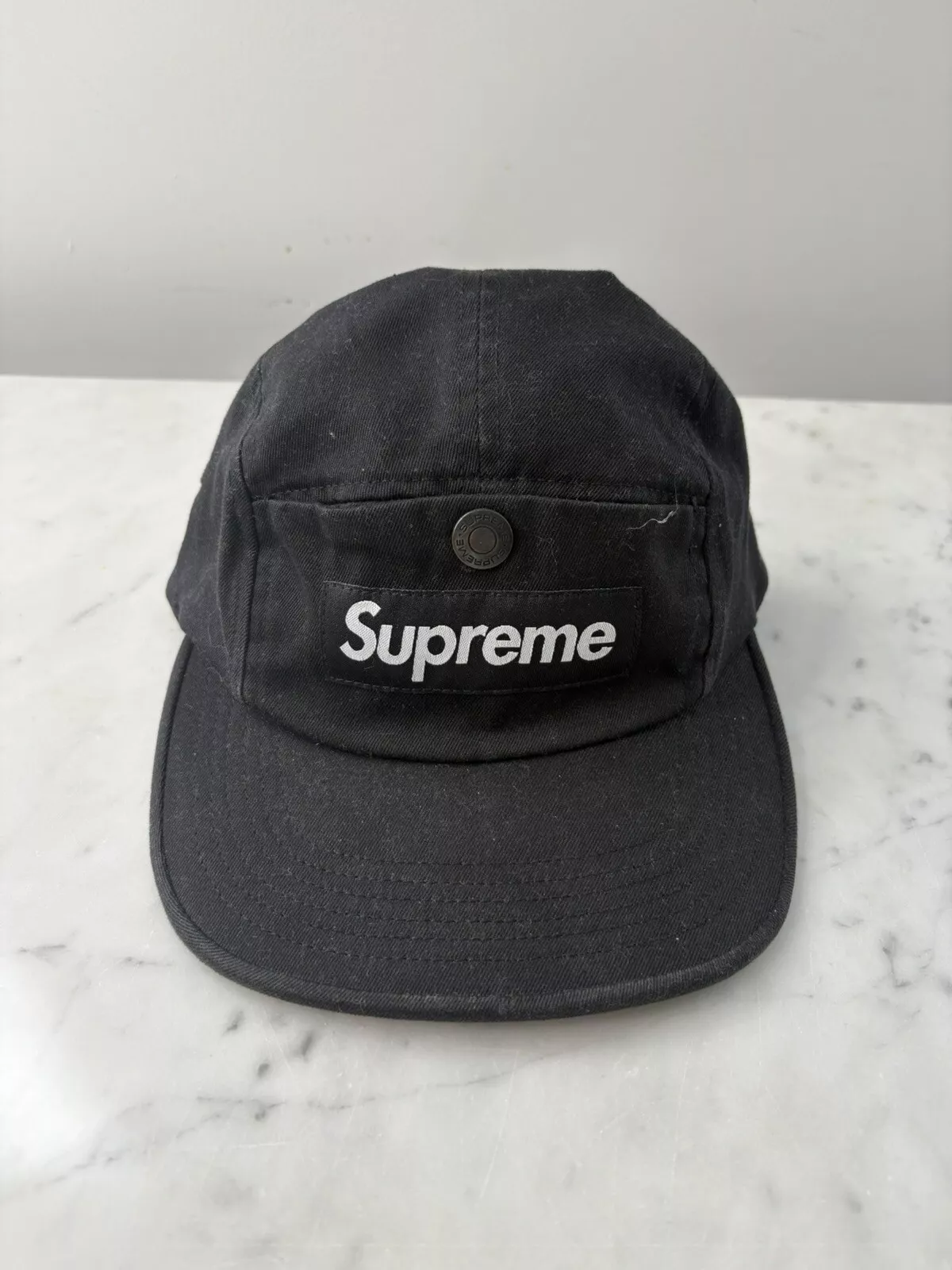 Casquette de camp réglable Supreme Snap Button poche noire FW18 portée une fois