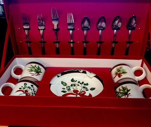 Vintage Sakura Holiday Greens 16 Stück Oneida Steinzeug Set Neu in offener Verpackung - Bild 2 von 4