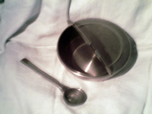 Schüssel - Metall mit Löffel - guter Zustand  - Bild 1 von 3