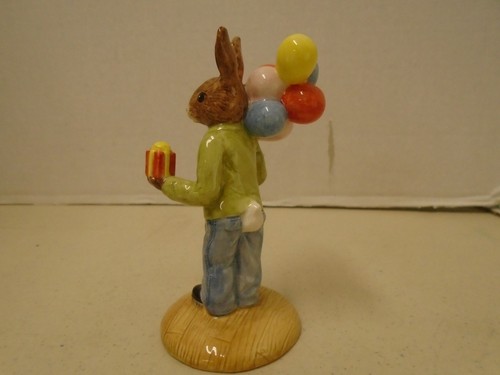 Bunnykins Congratulations DB 291 Royal Doulton 2003 England Occassion Collection - Picture 2 of 3