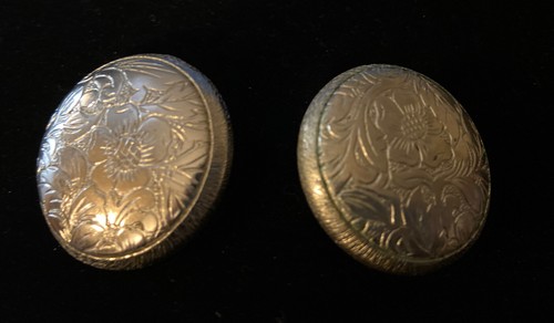 Vintage 1950s signed JUDY LEE Clip 1.25” Etched Floral Silver Tone Discs - Picture 3 of 12