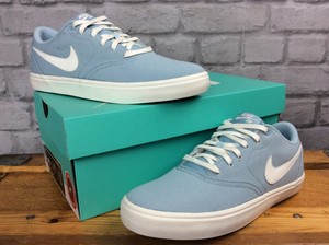 nike cloth trainers