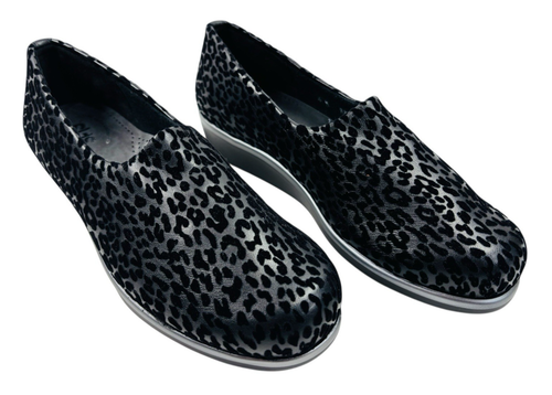 SAS Damenschuhe Größe 6M Bliss schwarz Leopard bequeme leichte Tripad-Slipper