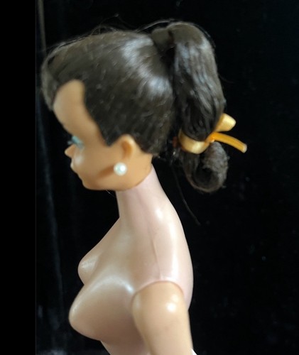 Brunette Ponytail Barbie In Pj’s w Additional Clothes And Accessories/ Case/WOW! - Picture 10 of 14