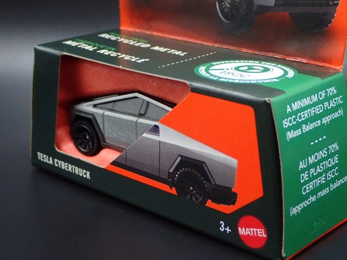 2025 MATCHBOX MOVING PARTS 2025 TESLA CYBERTRUCK OPENING TRUCK CASE G - Picture 6 of 8