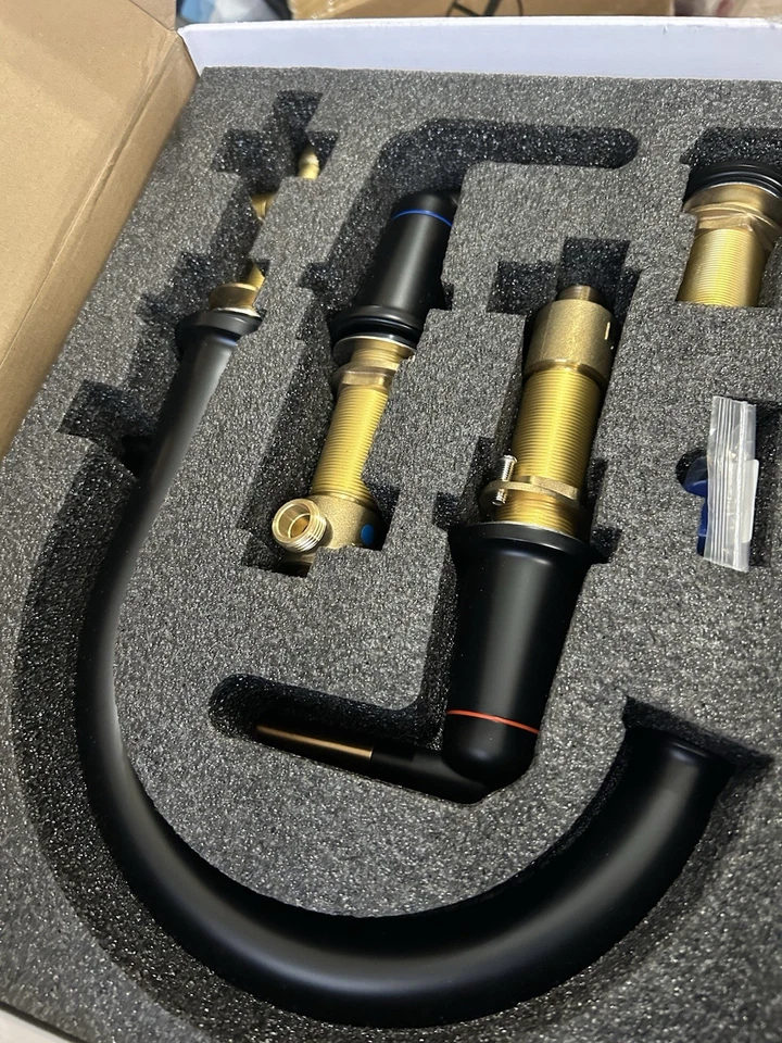 Набор смесителей для римской ванны Wintap из черного и розового золота с ручным душем и латунным клапаном - Изображение 2 из 4