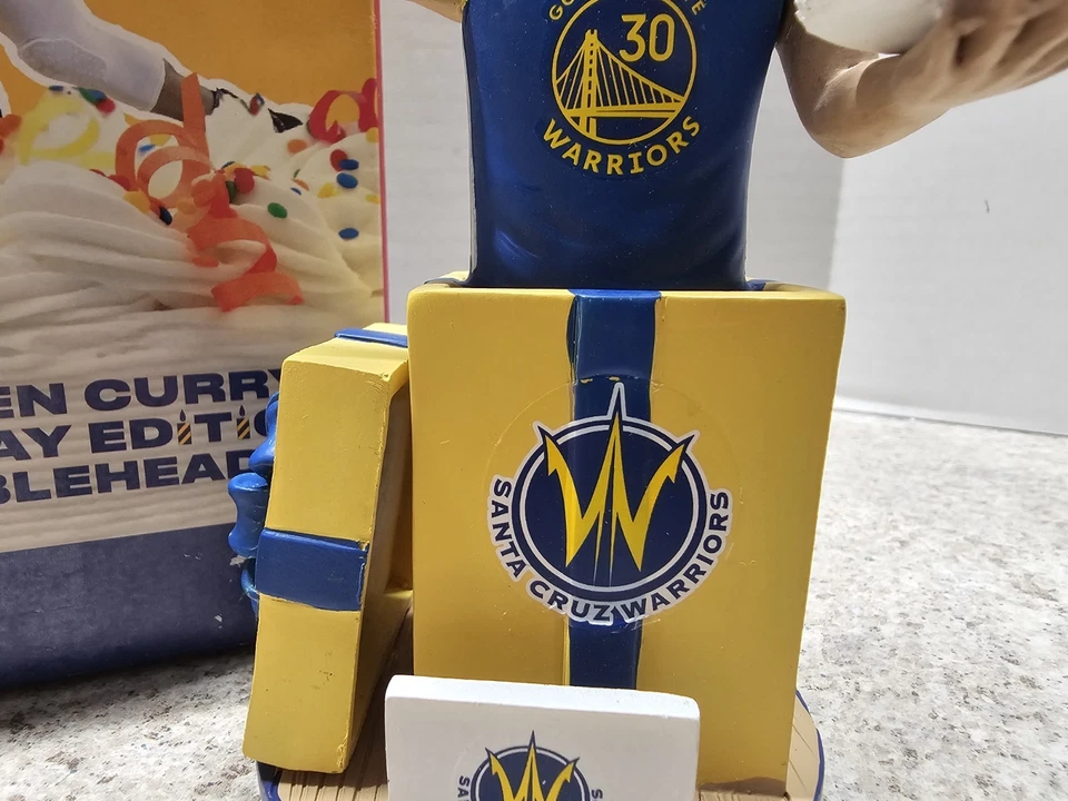 斯蒂芬·库里 圣克鲁斯 NBA G 金州勇士队 NBA 2022 场馆赠品 摇头公仔... — 第 4/4 张图片