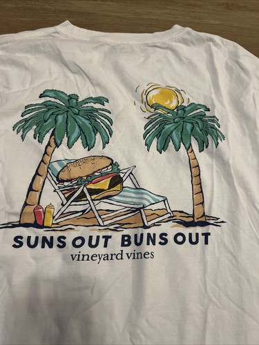 Vineyard Vines Grafik Langarm T-Shirt Sun’s Out Buns Out weiß Herren Gr. Lg - Bild 2 von 5