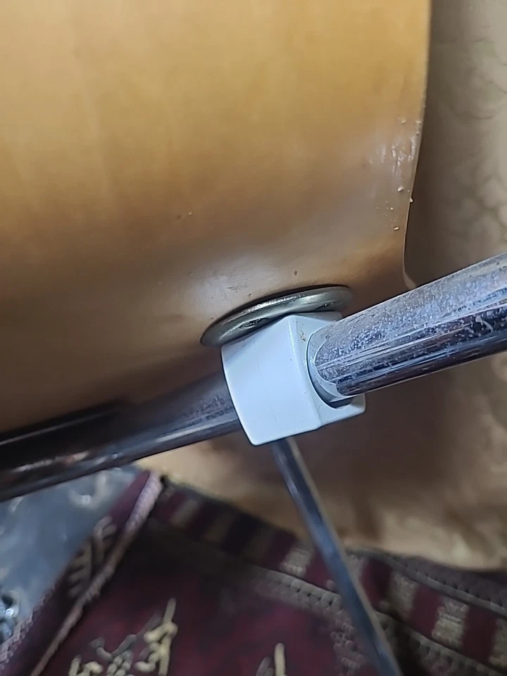 Silla de madera contrachapada moldeada Arne Jacobsen para Fritz Hansen, 33,5" de alto, 19" de ancho, en muy buena condición Foto 3 de 3