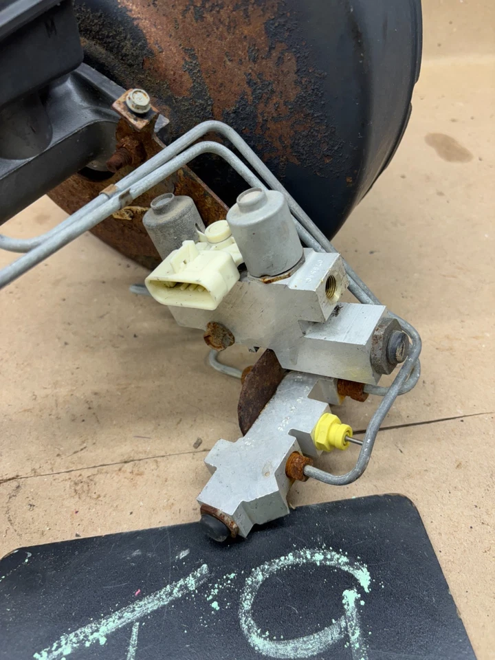 Dodge Dakota 1994 1995 1996 refuerzo de freno eléctrico con válvula de dosificación de proporción Foto 4 de 4