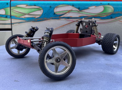 Team Associated RC10 RC 1:10 Assembled Chassis Roller #6010 Powder Coated Red - Picture 11 of 22