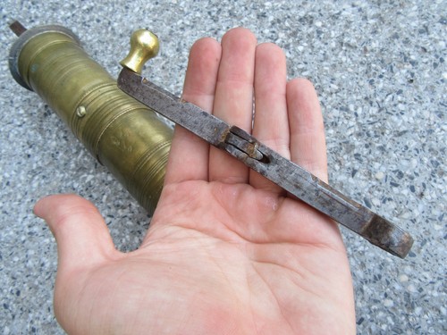 VTG ANTIQUE 19C. OTTOMAN TURKISH BRASS BRONZE COFFEE MILL GRINDER MAKER MARKED - Picture 8 of 10
