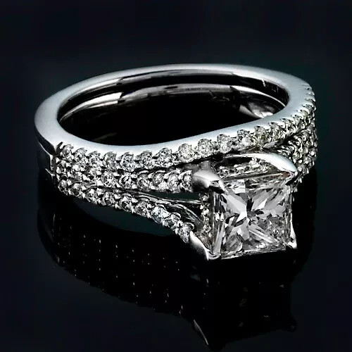 ANILLO DE COMPROMISO DE DIAMANTES CULTIVADOS EN LABORATORIO CORTE PRINCESA G VVS2 2,50 QUILATES BANDA A JUEGO 14 K - Imagen 2 de 3