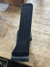 2011 MERCEDES E350 W212 - GAS ACCELERATOR PEDAL	2043001104