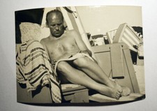 Altes DDR Foto Mann im Strandkorb 1973 Erotik Orig.Foto priv. 10 x 7,5 cm