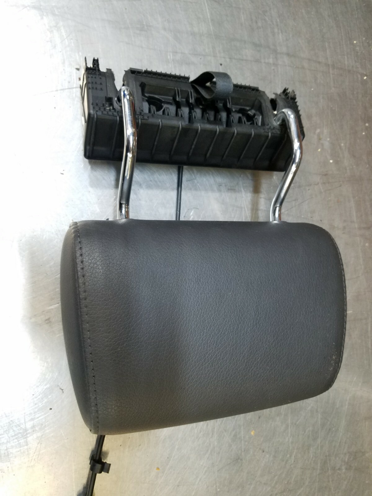 OEM AUDI Q7 3.6 06 07 08 0911 RIGHT THIRD ROW HEADREST ASSEMBLY