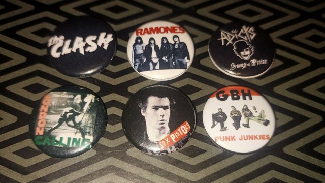 The Clash Ramones Adicts Sex Pistols Sid GBH 6 Spille Pins ø2 5cm Punk Rock The Clash Ramones Adicts Sex Pistols Sid GBH 6 Spille Pins ø2 5cm Punk Rock