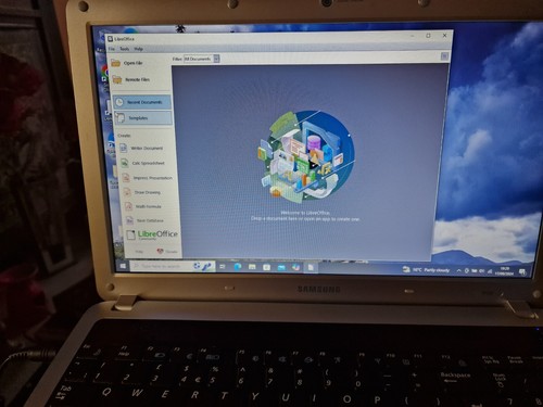 Samsung R530 4 Gb RAM 300 Gb hard drive good condition £49 Clearance price - Picture 10 of 24