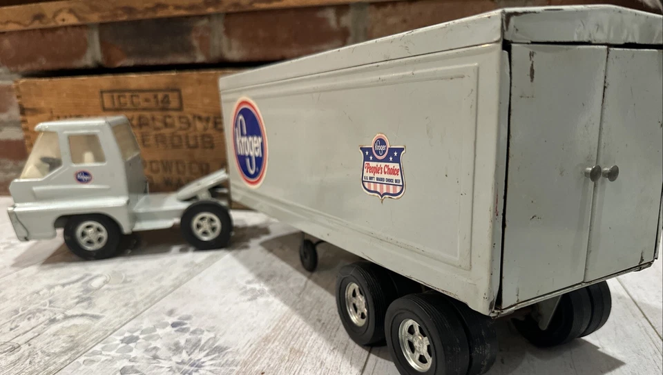 Vintage 1960's very rare Structo Kroger Semi Truck Pressed Steel - Image 3 of 4