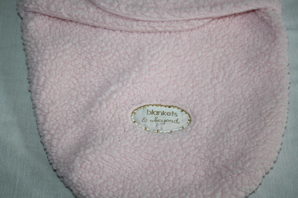 Mantas y más allá recién nacidos Bunting 0-3 bebés niñas ROSA Sherpa envoltura saco envoltura Foto 3 de 4