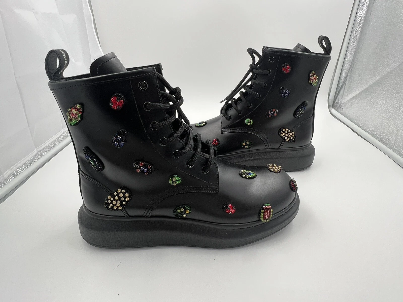 STIVALI ALEXANDER MCQUEEN NERI IN PELLE MULTI BUG RICAMATI TAGLIA 7 UK RP 1400