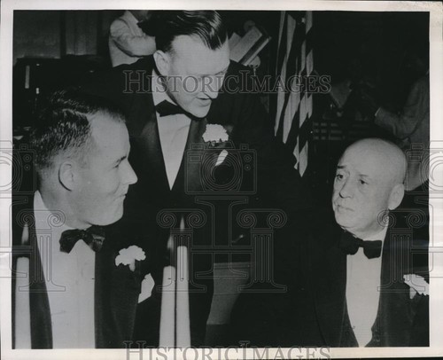 1951 Press Photo Sam Rayburn, T.R. McKeldin, and Gov. Bert Carvel at Conference - Picture 1 of 2