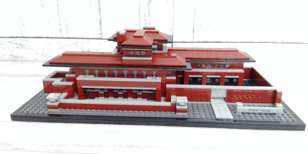 LEGO 21010 Architecture Robie House Frank Lloyd Wright- Retired RARE No Box