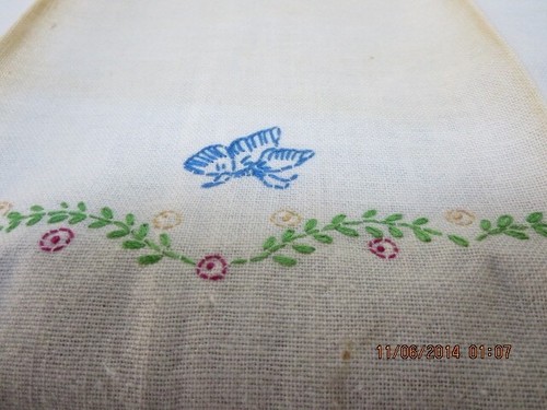 SET OF 2 VINTAGE HAND TOWEL-HAND EMBROIDERED AND HAND CROCHET EDGE--#R27-13 - Picture 5 of 24