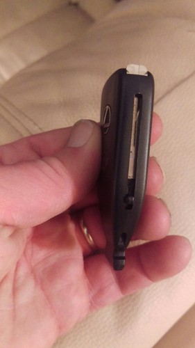 LEXUS FACTORY KEY WITH CHIP ALARM & KEY CHAIN - Picture 5 of 6