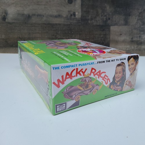 Wacky Races Compact Pussycat Figure Snap MPC Model Kit Penelope Pitstop Mancave - Picture 9 of 12