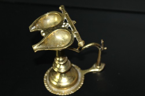 Antique Vintage Solid Brass Dual Double Wicked Bowl Oil Lamp India Asia RARE - Picture 3 of 11