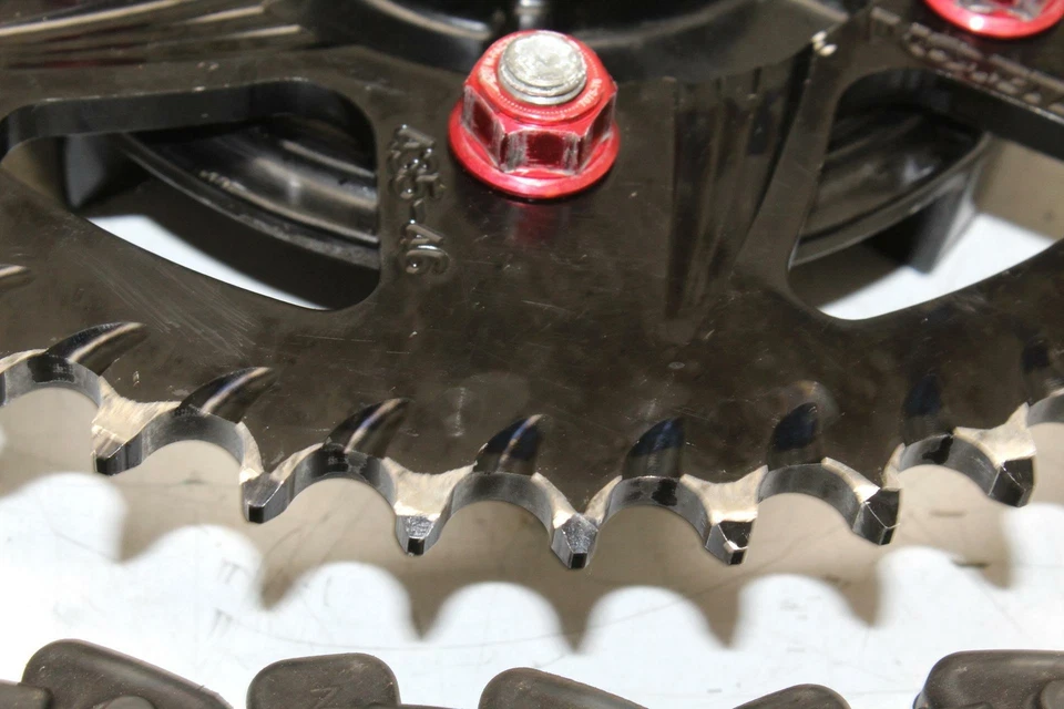 Piñón trasero Yamaha Yzf R1 09-14 OEM Foto 4 de 4