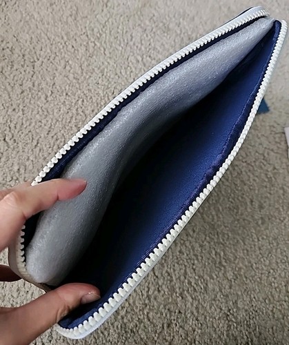 Vineyard Vines Martha's Vineyard Nor'Easter Neoprene Ipad Tablet Case Pouch - Picture 6 of 8