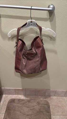 Kate Spade Handtasche. Die Handtasche ist Wildleder und Leder im schönsten Braun - Bild 2 von 8