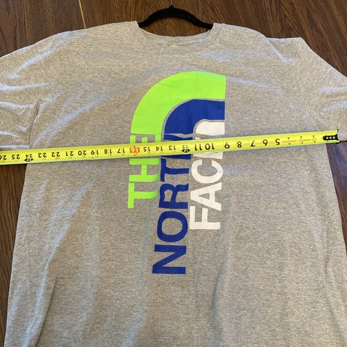 Camiseta gráfica The North Face para hombre talla 2XL manga corta gris algodón orgánico - Imagen 7 de 8