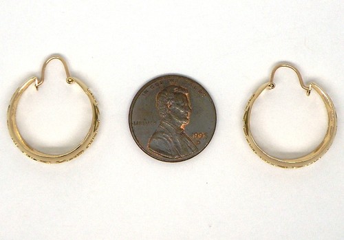 14k Yellow Gold Classic Cut out Hoop Earrings 20mm - Picture 6 of 7