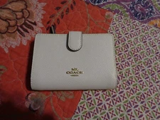 COACH Crossgrain Leather Medium Corner Zip Wallet F11484 in Chalk/Off White NWOT