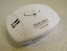 First Alert Single Station Carbon Monoxide Alarm White 120VAC 60HZ 0.09A C0600