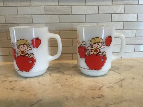 Two VTG Apple Dumplin’ Anchor Hocking Milk-Glass/Mug Strawberry Shortcake
